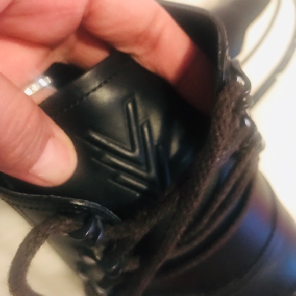 Authentic louis vuitton shoes - Picture 10 of 14